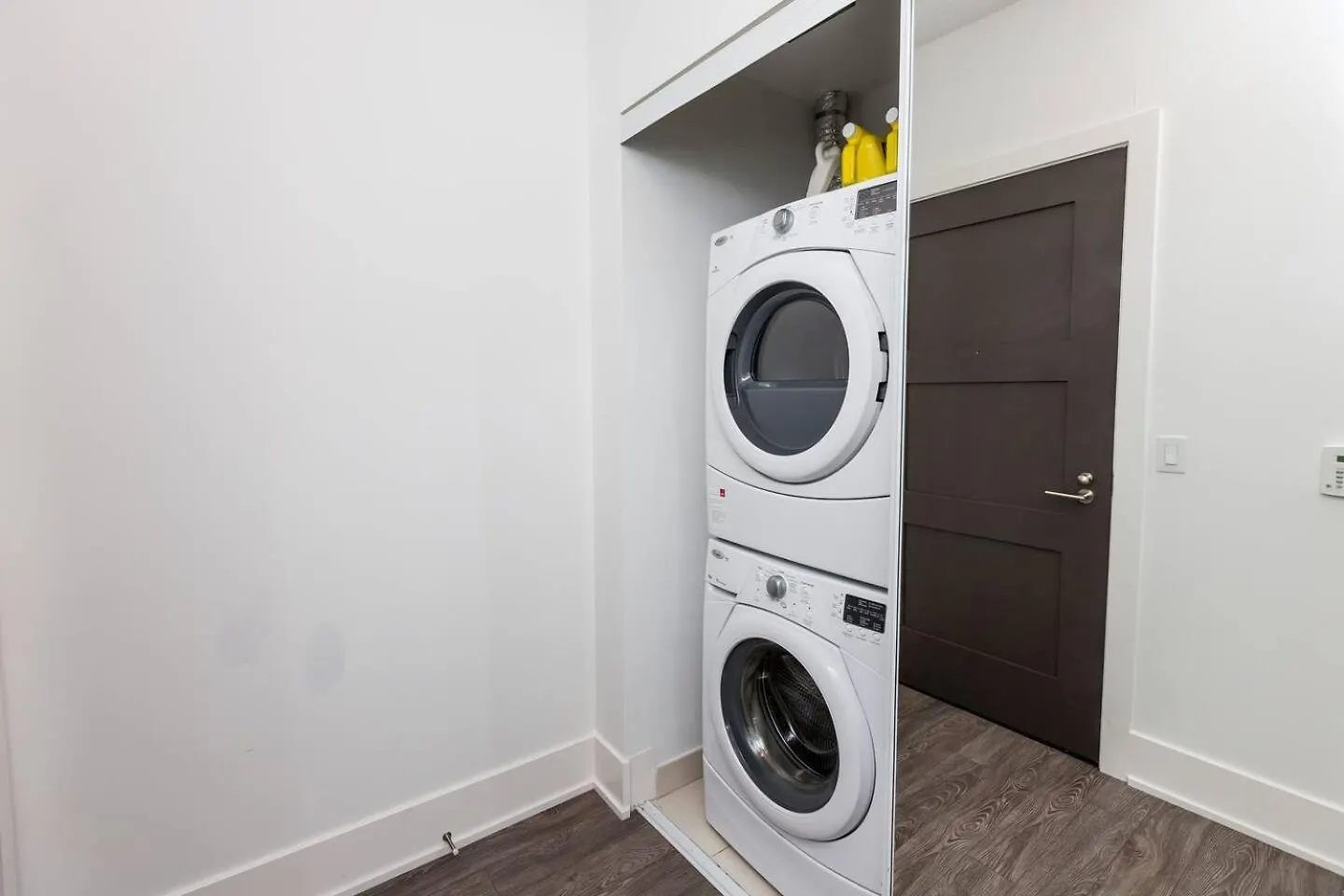 Apartment 3Br Skyline Condo - By Cn Tower & Mtcc & Free Parking Toronto Canada