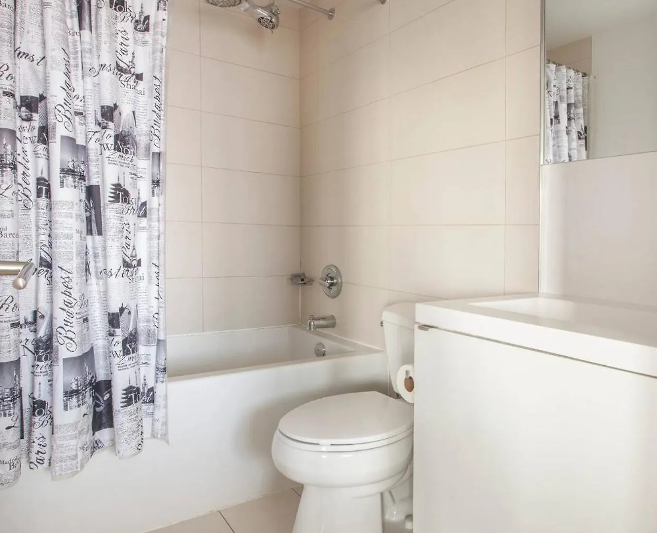3Br Skyline Condo - By Cn Tower & Mtcc & Free Parking Toronto Apartment
