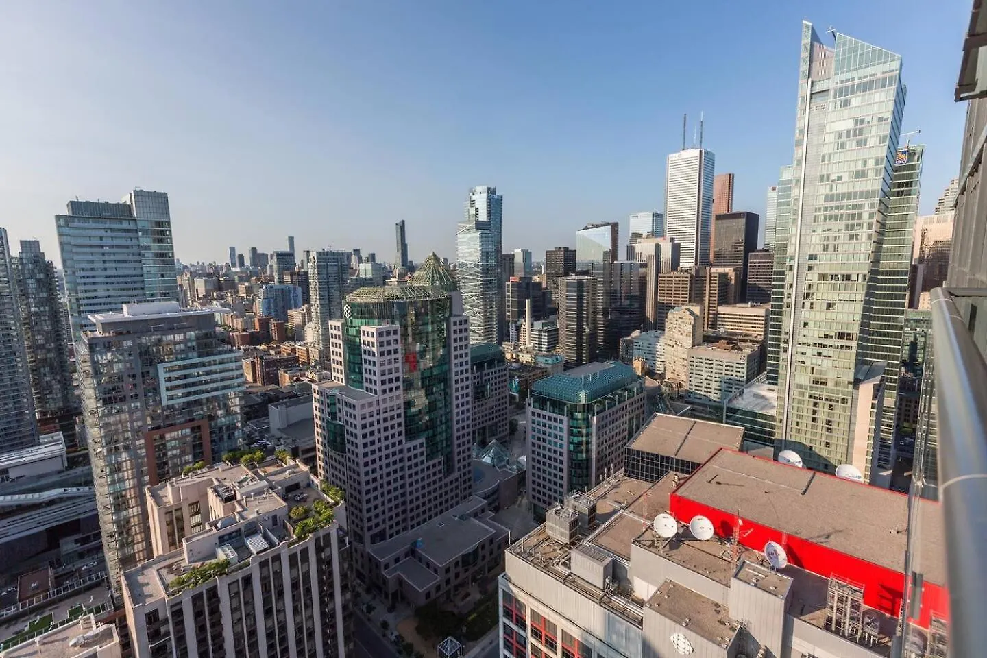 3Br Skyline Condo - By Cn Tower & Mtcc & Free Parking Toronto Canada