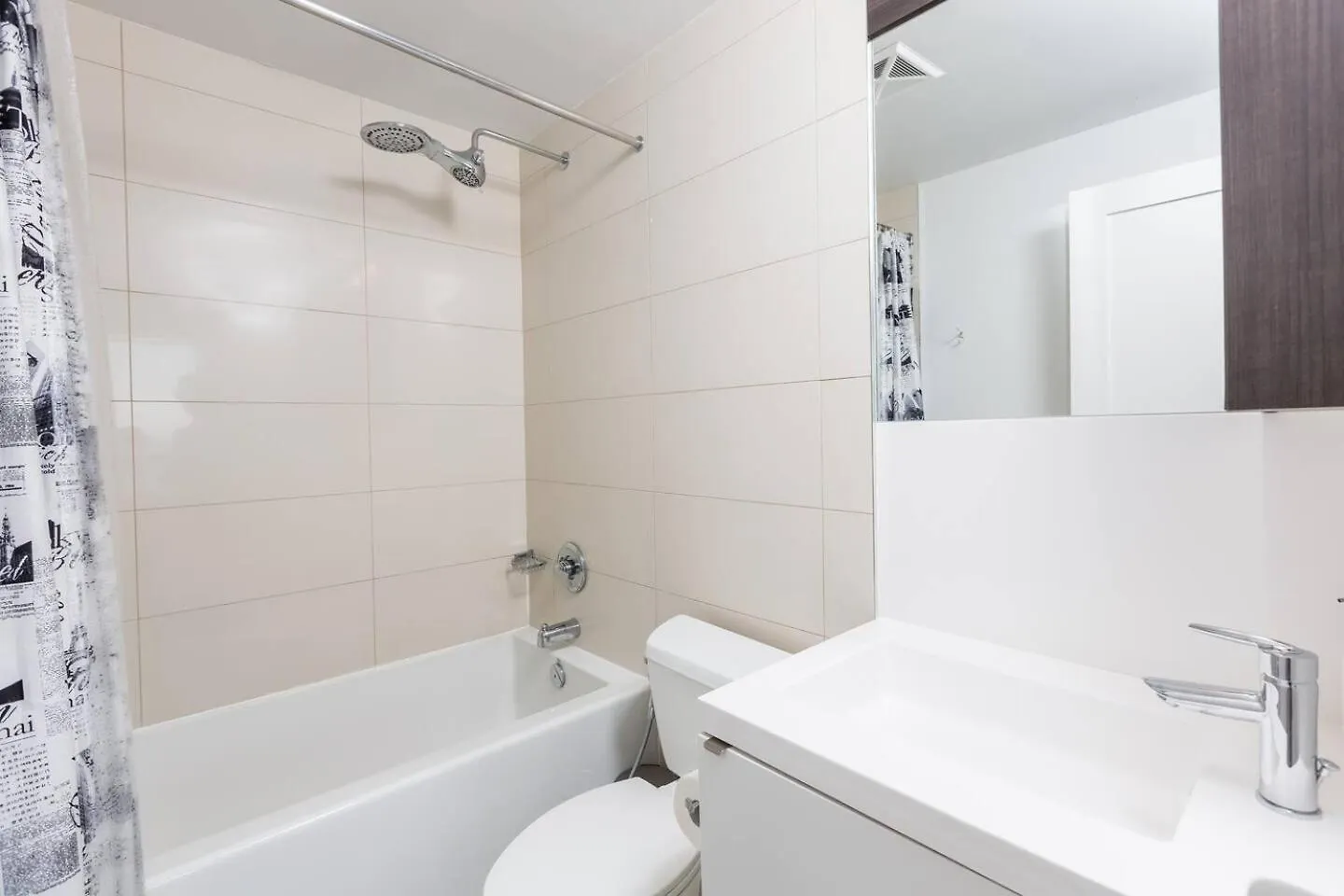 3Br Skyline Condo - By Cn Tower & Mtcc & Free Parking Toronto 0*,