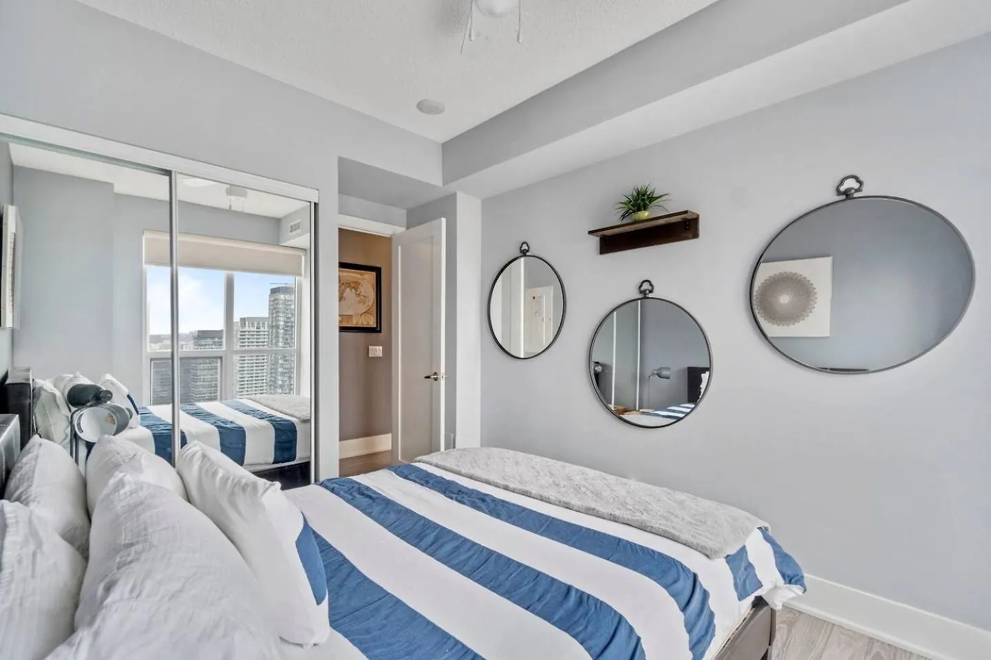 Apartment 3Br Skyline Condo - By Cn Tower & Mtcc & Free Parking Toronto