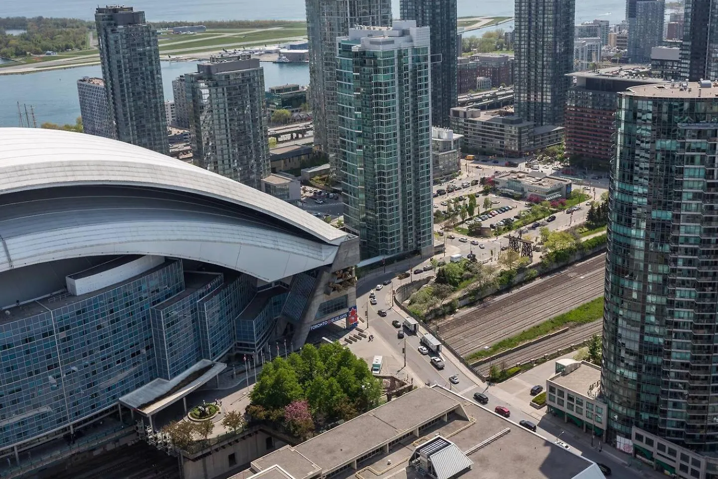 3Br Skyline Condo - By Cn Tower & Mtcc & Free Parking Toronto Apartment