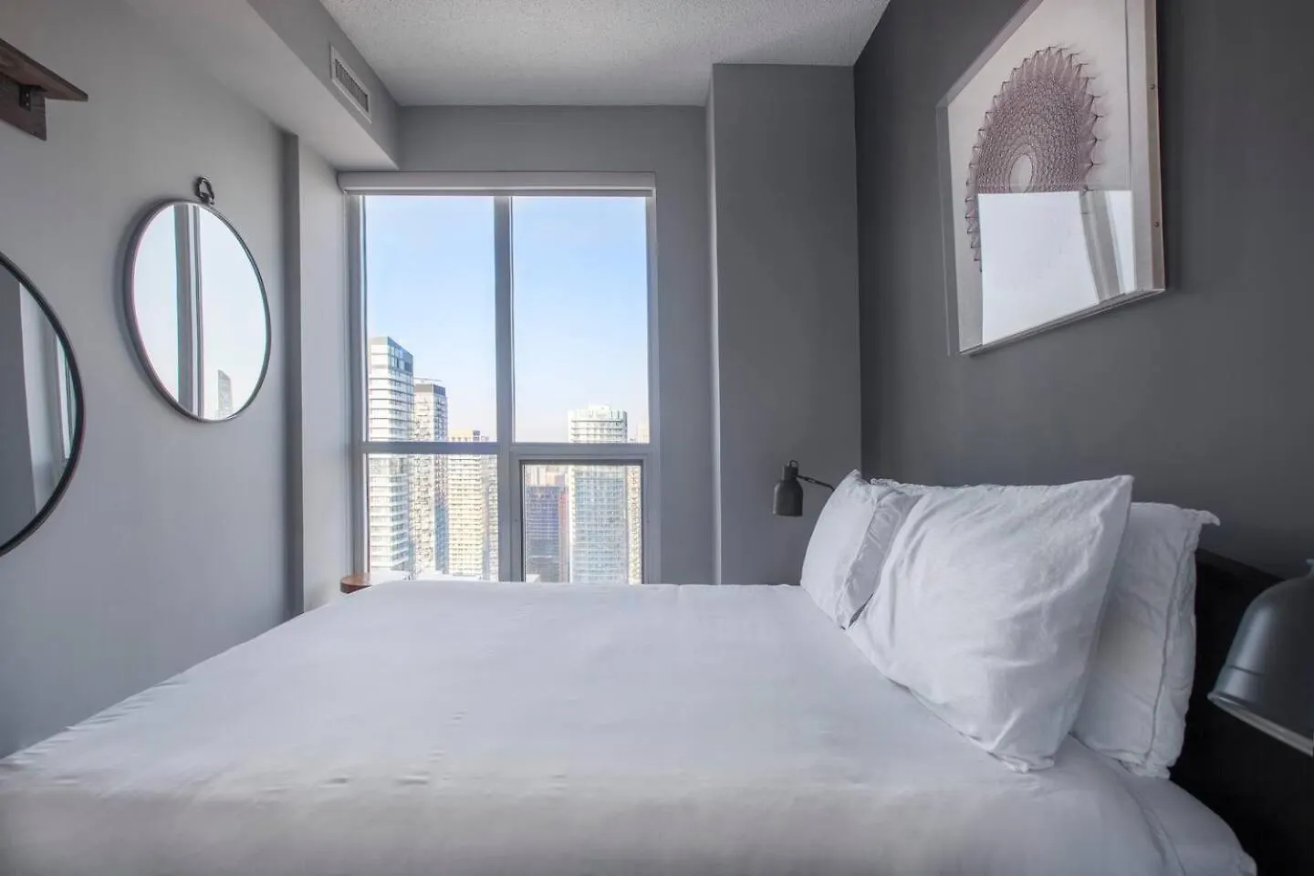 3Br Skyline Condo - By Cn Tower & Mtcc & Free Parking Toronto
