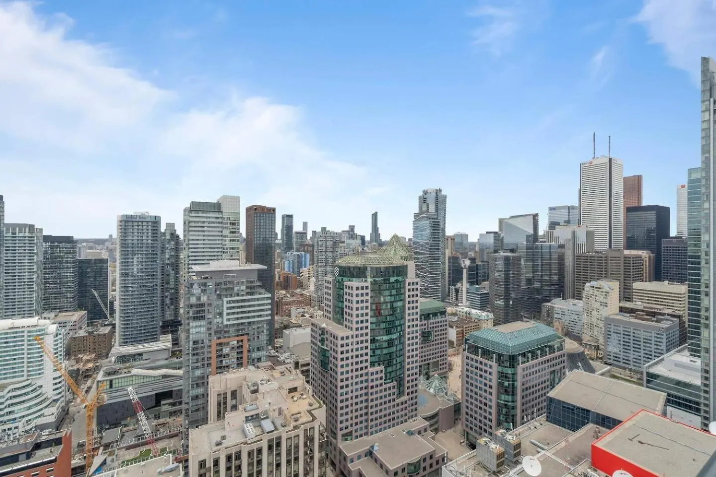 3Br Skyline Condo - By Cn Tower & Mtcc & Free Parking Toronto Canada