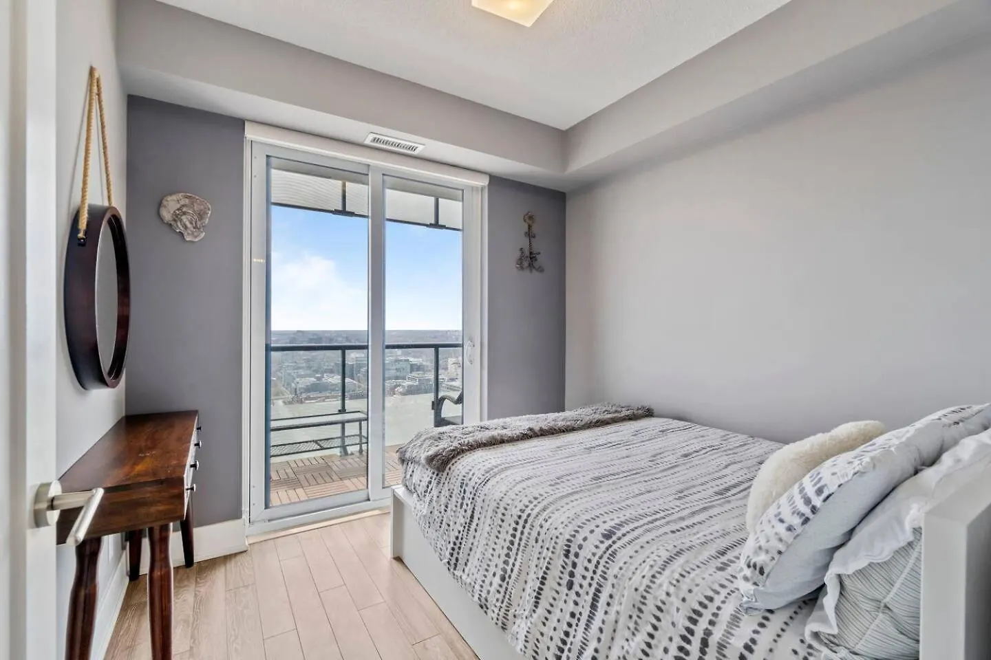 Apartment 3Br Skyline Condo - By Cn Tower & Mtcc & Free Parking Toronto Canada