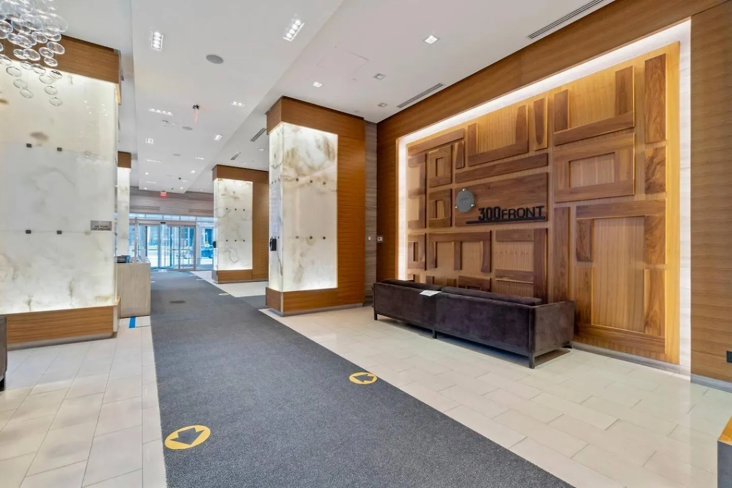 3Br Skyline Condo - By Cn Tower & Mtcc & Free Parking Toronto Apartment