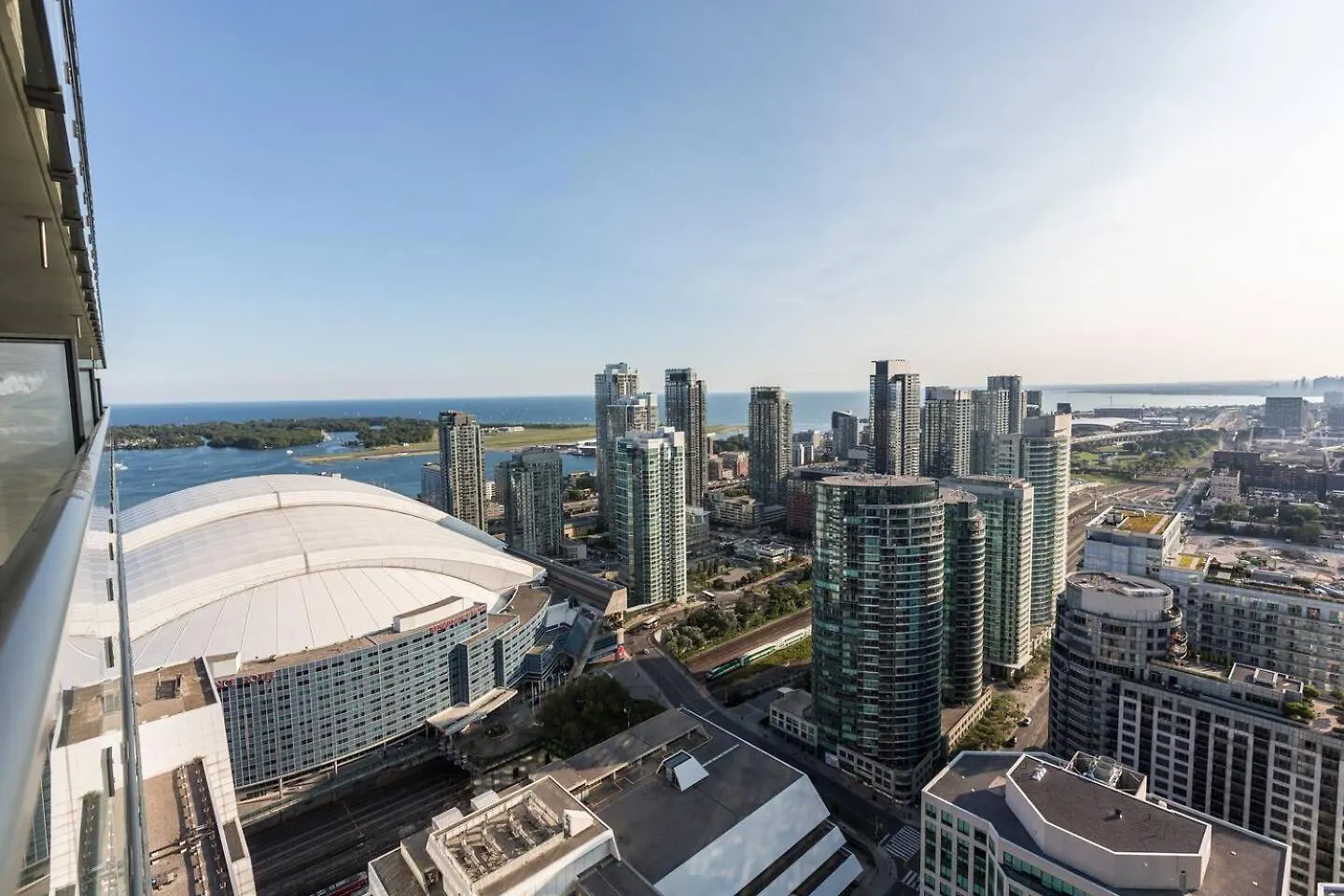 3Br Skyline Condo - By Cn Tower & Mtcc & Free Parking Toronto Apartment