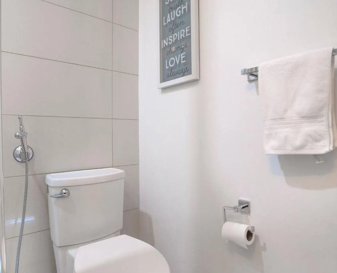 3Br Skyline Condo - By Cn Tower & Mtcc & Free Parking Toronto Canada