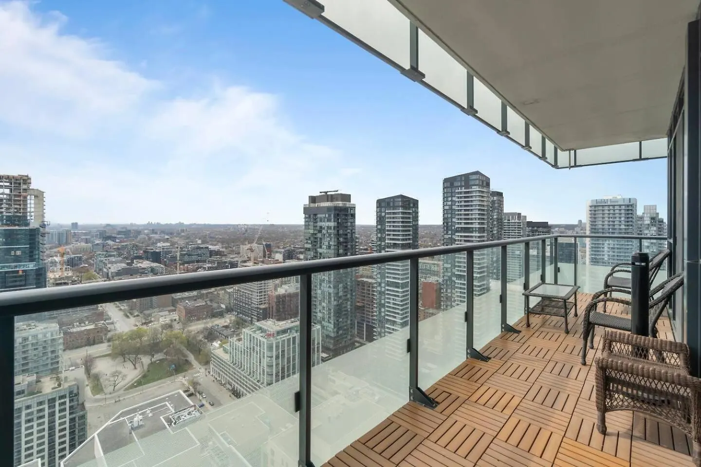3Br Skyline Condo - By Cn Tower & Mtcc & Free Parking Toronto 0*,