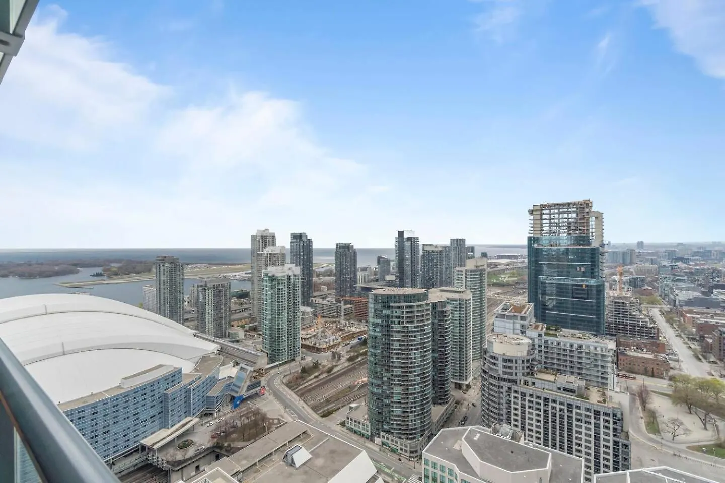 3Br Skyline Condo - By Cn Tower & Mtcc & Free Parking Toronto